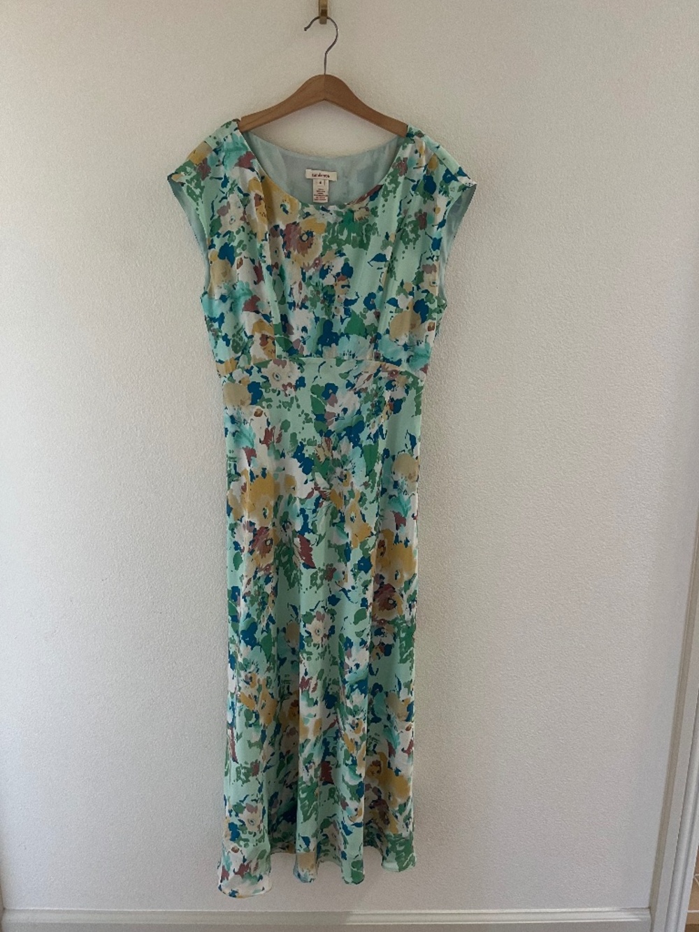 Silk Sundance floral dress size 4